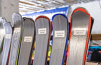 Beklebte Skipsitzen während des DSV SkiTest